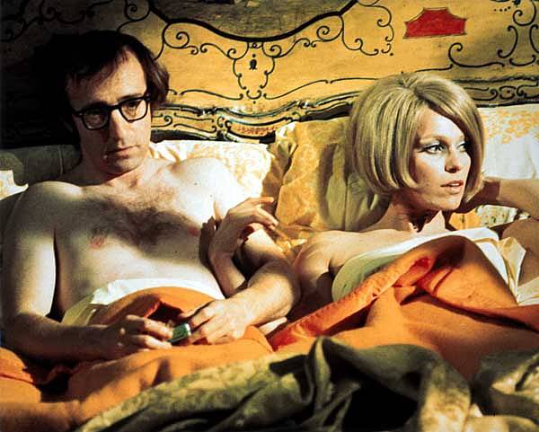 Woody Allen v jedné z jeho rolí ve filmu Všechno, co jste kdy chtěli vědět o sexu (ale báli jste se zeptat) z roku 1972, kde se objevil s Louise Lasserovou.