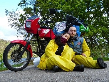 Filip Kadlec, člen pražského Jawa Klubu, a jeho partnerka Kristýna Kalužová se letos na podzim vydají na motocyklu Jawa na více než půlroční cestu po zemích Jižní Ameriky.