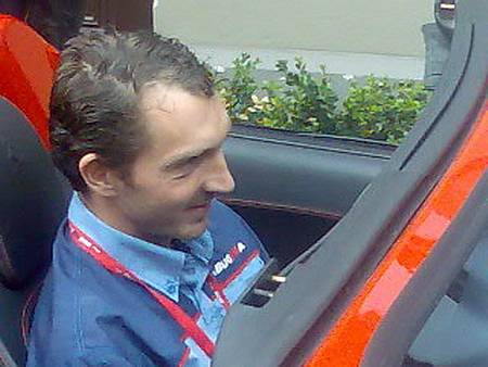 Nadšený David Vršecký ve Ferrari 430, které dostal od týmu Buggyra za titul mistra Evropy v tahačích.