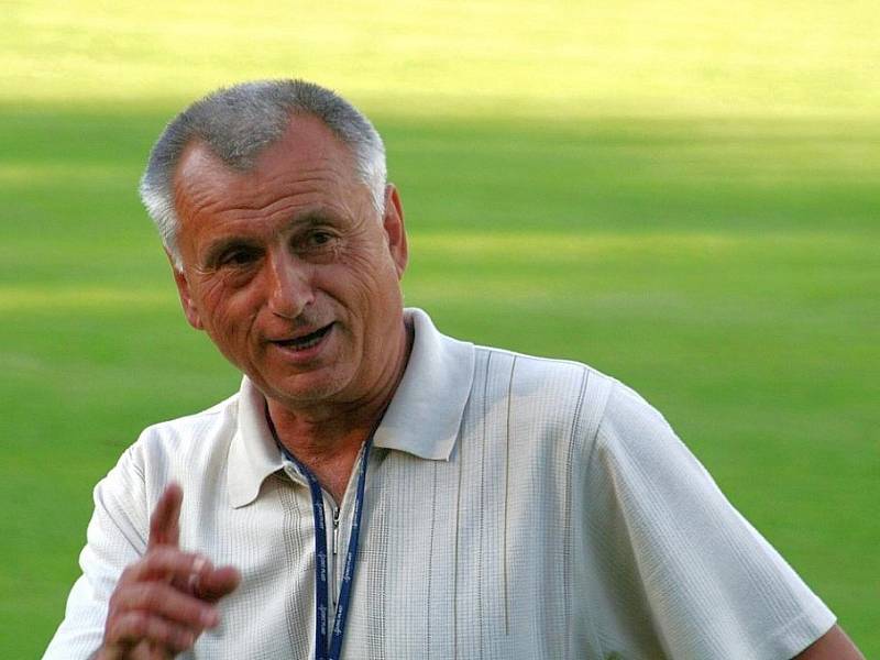 Alois Špičák jako hlavní trenér staršího dorostu byl u největšího úspěchu dějin bučovického fotbalu, když se jeho svěřenci z šestitisícového městečka v devadesátých letech probojovali do Moravskoslezské ligy.