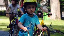 Malí cyklisté předvedli svou zručnost a rychlost v zámeckém parku v Brankách.
