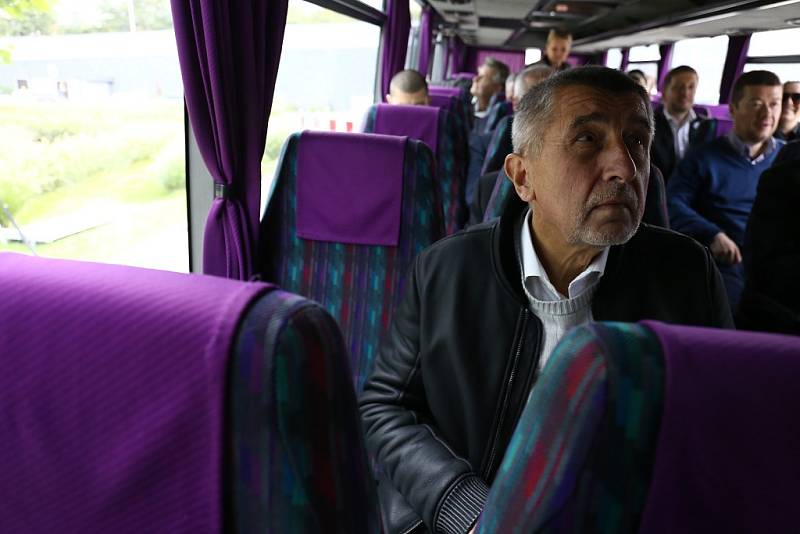 Netradiční předvolební debata Deníku: s politiky na cestě autobusem.