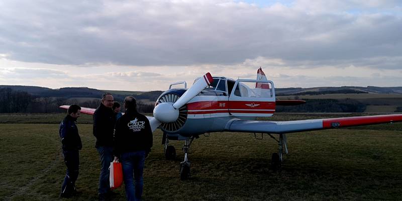 Čeští piloti jdou do boje proti nákaze. Nabízejí rozvoz zdravotnické pomoci