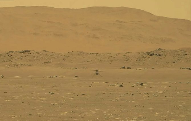 Helikoptéra Ingenuity na povrchu Marsu