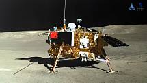 Čínská sonda poslala z odvrácené strany Měsíce nové snímky