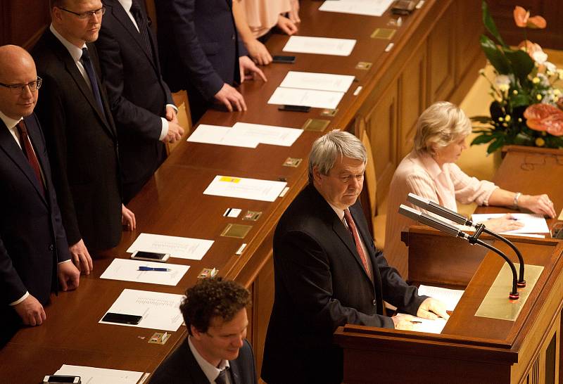 První zasedání sněmovny po volbách.