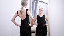Lidé trpící bulimií jsou nespokojeni s vlastním tělem, s čímž často souvisí nespokojenost se sebou, nízké sebevědomí a narušení vnímání vlastního těla.