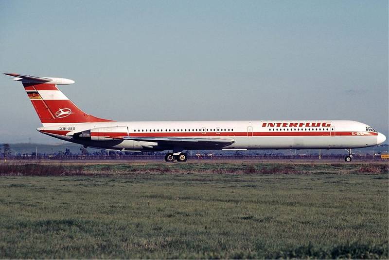 Dopravní letadlo Interflug Il-62, podobné tomu, jež bylo aktérem katastrofy v Königs Wusterhausenu