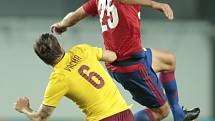 CSKA Moskva - Sparta: Lukáš Vácha v souboji