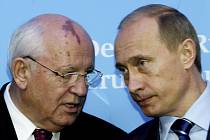 Michail Gorbačov a Vladimir Putin v Německu v roce 2004.