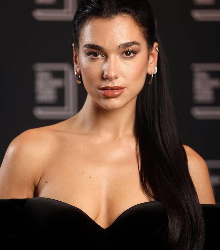 Dua Lipa, žena dokonalých tvarů