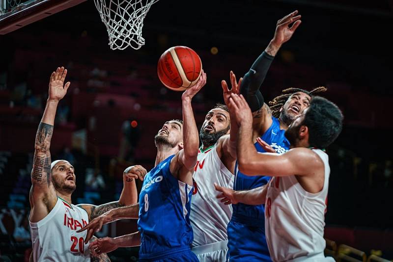 Čeští basketbalisté porazili na OH tým Íránu.