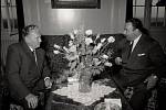 Josip Broz Tito s Josifem Grigulevičem v roce 1953. Aniž by to tušil, jeho protějšek měl za úkol jej zabít. Tita zachránilo jen to, že Stalin zemřel dříve, než stačil příkaz k atentátu podepsat