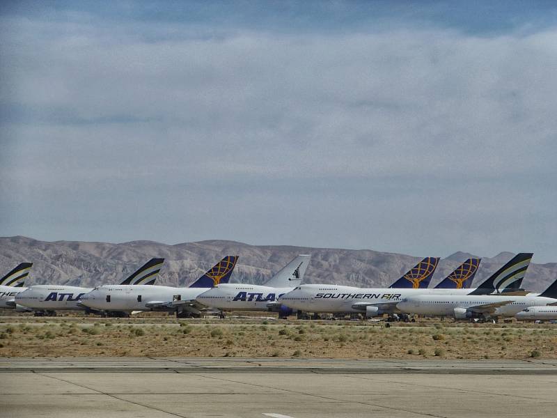 Vysloužilé Boeingy 747 v Mohavské poušti