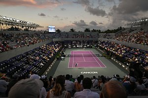 Turnaj mistryň v Cancúnu - pohled na stadion při zápase Markéty Vondroušové s Igou Šwiatekovou.