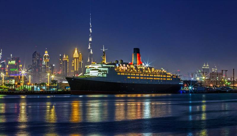 Zaoceánská loď Queen Elisabeth 2 přebudovaná na hotel