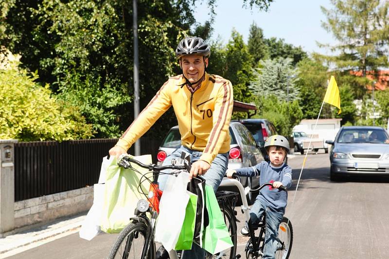 Na cyklovýlet mohou vyrazit i rodiče s dětmi, které ještě samy jízdu na kole nezvládnou.