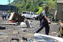 Tichomořské pobřeží ostrovů Samoa po ničivém cunami