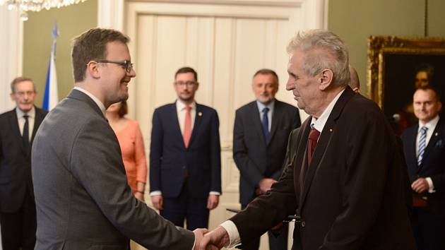 Předseda Českého statistického úřadu Marek Rojíček (vlevo) a prezident Miloš Zeman.