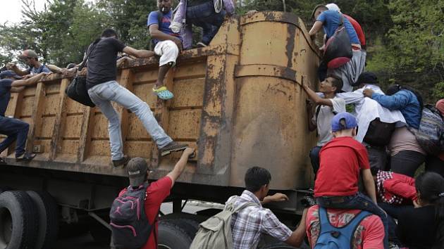 Karavana lidí mířících ze Střední Ameriky směrem do USA