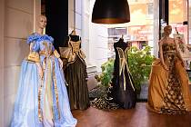 Mária Mucha šije už osm let dobové kostýmy ze 14. století.