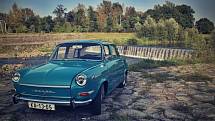 Škoda 1000 MB. „Embéčko“ je už československou legendou nižší střední třídy. Jeho elegantní design byl oblíbený tehdy v šedesátých letech a je oblíbený i dnes.