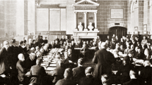 Podpis smlouvy v Saint-Germain-en-Laye. Rakouskou delegaci vedl Karl Renner