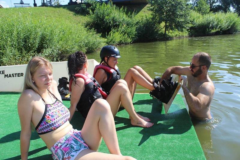 Wakeboarding získává v Česku stále více příznivců - Veselý vlek ve Veselé u Mnichova Hradiště na Mladoboleslavsku vznikl díky Ladislavu Laurynovi