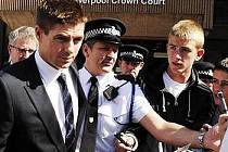 Steven Gerrard vysvětloval své agresivní chování před soudem.
