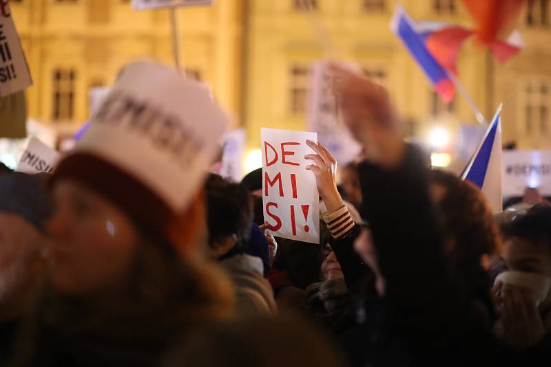 Lidé vyšli do ulic protestovat proti Andreji Babišovi.