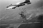 Z bombardérů prolétajících 29. dubna 1945 nad Nizozemskem nepršela zkáza, ale záchrana. Namísto bomb se k zemi snášelo jídlo