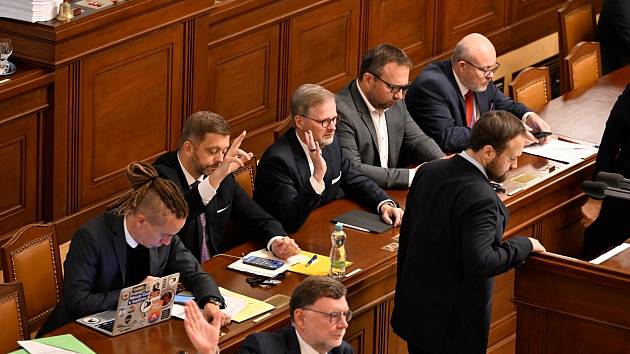 Členové vlády na jednání poslanecké sněmovny ke konsolidačnímu balíčku, 13. 10. 2023