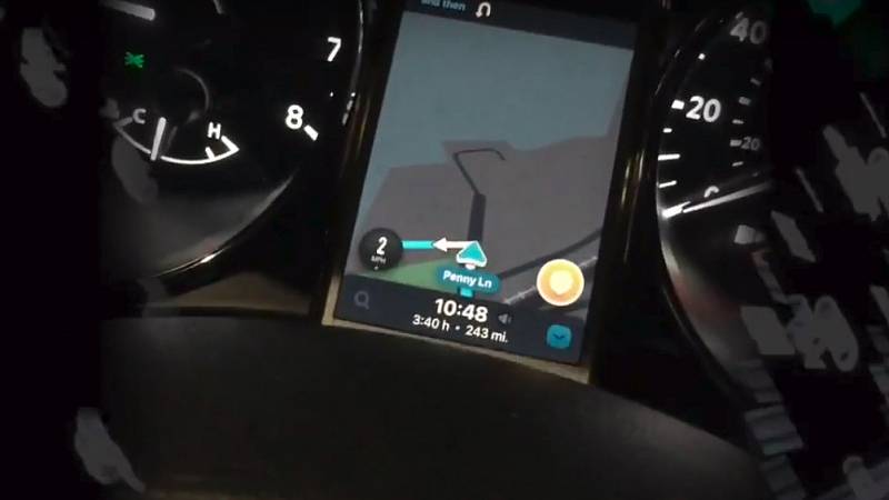 GPS aplikace Waze.