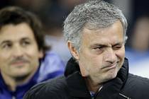 Nespokojený kouč Jose Mourinho. Jeho Chelsea vypadla v Lize mistrů už v osmifinále s Paris St. Germain.