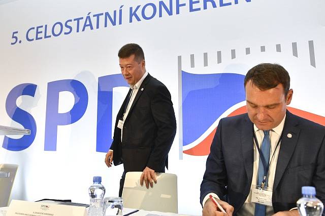 Předseda hnutí Svoboda a přímá demokracie (SPD) Tomio Okamura (vlevo) a místopředseda Radim Fiala 14. července 2018 v Praze na celostátní volební konferenci hnutí