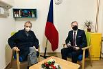 Předseda ODS a kandidát na premiéra Petr Fiala (vpravo) navštívil prezidenta Miloše Zemana 17. listopadu 2021 v Ústřední vojenské nemocnici v Praze