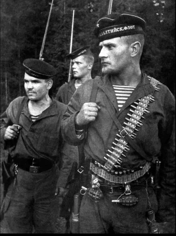 Fotografie z článku „Nenávist ovládá pobaltské námořníky“ v novinách „Leningradskaja Pravda“, autoři V. Kočetov a M. Michaljov, 194