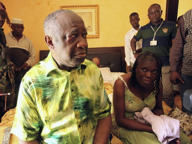 V Pobřeží slonoviny dnes začal proces s bývalou první dámou Simone Gbagbovou (vpravo). Podobně jako její manžel čelí obvinění ze zločinů proti lidskosti.