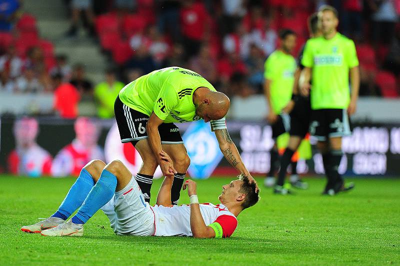 Fotbalové utkání Fortuna ligy mezi celky SK Slavia Praha  a MFK Karviná 28. července v Praze. Milan Škoda a Marek Janečka po zápase.