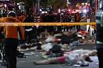 Při davové tlačenici, která vypukla v centru Soulu během halloweenských oslav, zemřelo 155 lidí