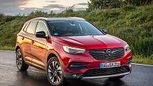 Opel Grandland X (+10 000 Kč u motoru 1.6 Turbo AT). Cena: 712 990 Kč