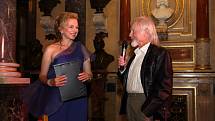 Na slavnostním večeru, který moderovala Martina Kociánová, nebyla nouze o zajímavé hosty. S přáním vystoupil například první český akvanaut Pavel Gross. 