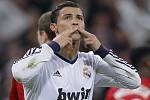 Kanonýr Realu Madrid Cristiano Ronaldo oslavuje gól proti Manchesteru United.