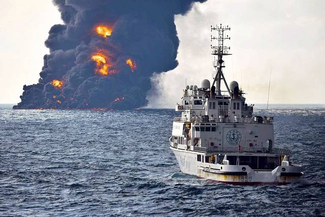 Hořící íránský tanker Sanchi ve Východočínském moři
