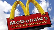 Logo na provozovně restaurací rychlého občerstvení McDonald's