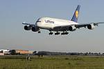 Největší dopravní letadlo současnosti Airbus A380 společnosti Lufthansa