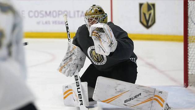 Brankář Jiří Patera v NHL ještě v barvách Vegas Golden Knights. 