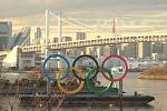 Šéf olympijského hnutí Thomas Bach i japonští představitelé tvrdí, že hry určitě budou.