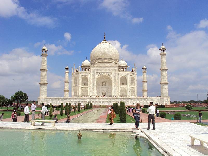 Tádž Mahal. Nyní jedna z nejvyhledávanějších turistických atrakcí na světě vznikla jako památník nehynoucí lásky, která překoná i smrt.