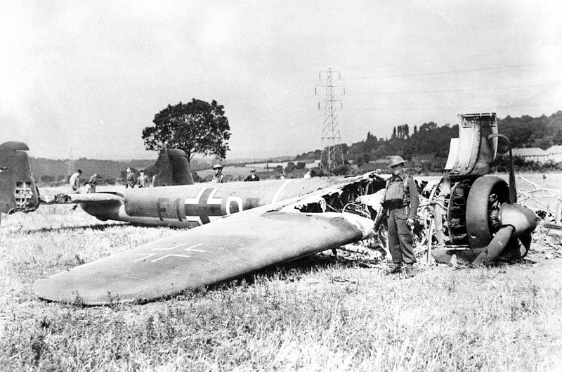 Snímek německého bombardéru Dornier Do 17, sestřeleného britským letectvem dne 18. srpna 1940 poblíž Biggin Hill